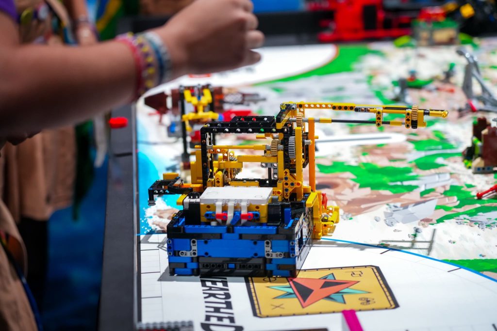 Projeto de robô em LEGO na FLL, torneio mundial de robótica em Houston.